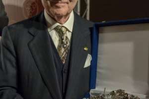 Un riconoscimento speciale a due grandi &ldquo;maestri&rdquo;: a Giacomo Tachis, enologo per eccellenza del &ldquo;Rinascimento&rdquo; del vino in Italia, e Gualtiero Marchesi, lo chef &ldquo;padre&rdquo; della cucina italiana moderna, il Premio Grandi Cru d&rsquo;Italia consegnato a Verona