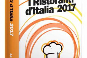 Cinque chef per cinque “cappelli”: Bottura, Crippa, Alajmo, Uliassi e Romito al top per “I Ristoranti d’Italia 2017” de L’Espresso, che cambia metro di giudizio con l’addio ai ventesimi. Dallo chef “solo al comando” ad una qualità sempre più diffusa