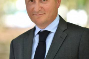 Cambio inaspettato al vertice di una delle fiere del vino pi&ugrave; importanti del mondo: Guillaume Deglise, chief executive di Vinexpo, lascer&agrave; l&rsquo;incarico subito dopo Vinexpo Hong Kong, a fine maggio 2018