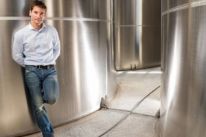 Uno scandalo scuote la Valle del Rodano: il presidente del colosso francese del vino sfuso Rapha&euml;l Michel, Guillaume Ryckwaert, accusato di frode. Secondo le accuse avrebbe spacciato per C&ocirc;tes du Rh&ocirc;ne e Ch&acirc;teaueuf du Pape semplice vino da tavola