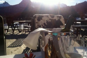 DALL&rsquo;ITALIA ALLA CINA &ldquo;ATTRAVERSO&rdquo; LE DOLOMITI: ECCO &ldquo;GUSTO CORTINA&rdquo;, KERMESSE DELLE ECCELLENZE DEL GUSTO ITALIANO (29-30 SETTEMBRE, CORTINA D&rsquo;AMPEZZO). NATA DA UNA JOINT-VENTURE TRA ELITE ENOGASTROMICHE E IMPRENDITORIALI ITALIANE E CINESI