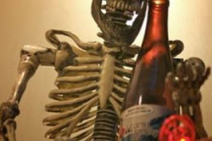 HALLOWEEN IN &ldquo;SALSA&rdquo; ITALIANA: CORRONO LE VENDITE DELLE ZUCCHE, IN CONTROTENDENZA RISPETTO AI DOLCI, E PER LA &ldquo;NOTTE DELLE STREGHE&rdquo; LE CANTINE APRONO LE PORTE AD UN BRINDISI COL BRIVIDO: ARRIVA HALLOWEEN IN &ldquo;SALSA&rdquo; ITALIANA