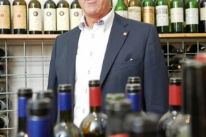 Sono 26 i &ldquo; WineHunter Platinum Award&rdquo; che verranno assegnati dal &ldquo;cacciatore di vini&rdquo; Helmut K&ouml;cher, fondatore del Merano WineFestival: Toscana regina (11 etichette), poi Piemonte (4) e Lombardia (2 vini)
