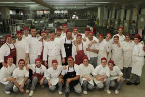 L’ITALIA NON ESPORTA SOLO ECCELLENZE DEL WINE & FOOD, MA ANCHE MODELLI DI RECUPERO CHE RUOTANO INTRONO AI SAPERI E AI MESTIERI DEL GUSTO. IL CASO DELL’ESPERIENZA DI SAN PATRIGNANO, CHE FA SCUOLA A SAN PAOLO, IN BRASILE, PER LA ONG “ARCAH”