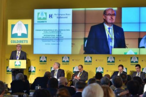 Forum Coldiretti: agroalimentare italiano e Ue “tra New York e Mosca”. Il Commissario all’Agricoltura Ue Hogan: “su trattato Ttip con Usa non sacrificheremo qualità per commercio”. Coldiretti: in Russia -63% export prodotti agricoli con l’embargo