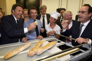 Italia e Francia sono i leader indiscussi delle tavole mondiali, ma all’Expo la sfida si è trasformata in incontro, con la visita del Presidente francese François Hollande accolto Matteo Renzi tra baguette, formaggi francesi e ... brindisi italiani
