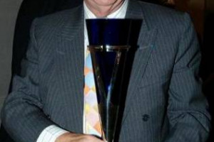 JOHNSON: “GLI ARTIGIANI SONO IL SEGRETO DELL’ITALIA DEL VINO”. COME SI VENDE UN VINO? “CON IL SOGNO, MA OGGI IL SOGNO HA BISOGNO DI SOSTEGNO TECNICO. OGNI ANNO CHE PASSA, CI VUOLE PIÙ SAPORE, NASO PIÙ DOLCE, EQUILIBRIO MIGLIORE, TANNINI PIÙ FINI ...”