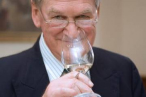 Il lavoro di una vita, donato all&rsquo;Universit&agrave; di Davis: ecco il regalo che Hugh Johnson, decano dei wine writer, ha deciso di fare alla collettivit&agrave;. Ci sono tutte le note di degustazione, ma anche gli appunti per la stesura del &ldquo;World Atlas of Wine&rdquo;