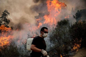 L’Italia brucia: con temperature più alte di 3,2 gradi rispetto alla media di riferimento di giugno, e il 53% delle precipitazioni in meno, gli incendi stanno devastando tutto lo Stivale. Coldiretti dà consigli per evitare lo scoppio di incendi
