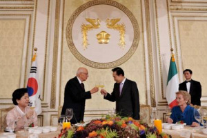 IL PRESIDENTE NAPOLITANO BRINDA IN COREA CON UN VINO DELLA SUA TERRA, LA FALANGHINA DI CANTINE PODERE DEL TIRONE