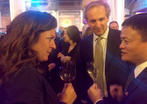 Jack Ma con Allegra Antinori di Marchesi Antinori e Federico Zileri di Tenuta Argentiera