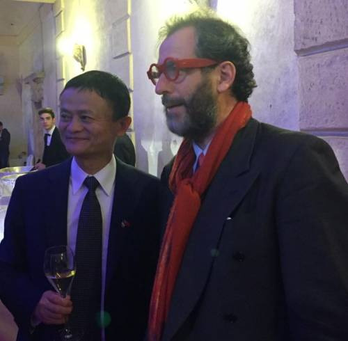 Mr Alibaba Jack Ma con il direttore di WineNews Alessandro Regoli al Vinitaly 2016