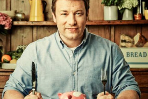 La “Brexit” si fa sentire nella ristorazione britannica e Jamie Oliver, il celebrity chef più famoso d’Oltremanica, chiude 6 dei 42 ristoranti della catena “Jamie’s Italian”, lamentando costi troppo alti per le materie prime e l’incertezza economica