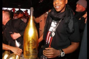 Protagonista nelle discoteche di tutto il mondo, lo Champagne Armand de Brignac ha conquistato il re del rap, Jay-Z. Che, dopo aver speso un patrimonio in bottiglie di ogni formato, ha deciso di comprare direttamente il brand della Sovereign Brands
