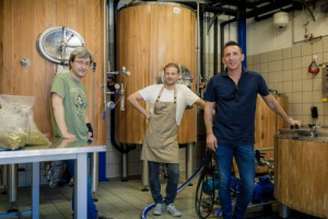 Cosa hanno in comune l’attore Davide Silvestri, Kekko, voce dei Modà, il chimico Mauro Fasoli, e il Belli Capelli, l’eco parrucchiere più trendy di Milano dello chef del capello Giuseppe D’Amato? Il 27 marzo sono protagonisti del lancio di Birra Lira