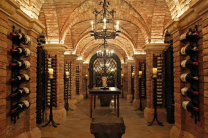 L&rsquo;asta che ridefinisce il panorama delle vendite all&rsquo;incanto di vino: sotto il martello di Sotheby&rsquo;s, ad Hong Kong, i 2.730 lotti della cantina del collezionista William I Koch fruttano 21,9 milioni di dollari, demolendo qualsiasi tipo di record