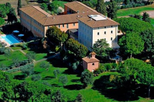 C&rsquo;&Egrave; CHI PREFERISCE IL MARE, CHI LA MONTAGNA, CHI LA CITT&Agrave;. E CHI, INVECE, FILARI DI VINO A PERDITA D&rsquo;OCCHIO, SENZA RINUNCIARE ALLE COMODIT&Agrave; DI UN HOTEL DI LUSSO. DA L&rsquo;ANDANA A MARQU&Eacute;S DE RISCAL, LA TOP TEN DEI WINE HOTEL BY &ldquo;THE DRINKS BUSINESS&rdquo;