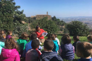 A San Martino l’agricoltura si riposa, ma non i suoi piccoli custodi: i bambini, protagonisti del “Laboratorio Winenews per l’Educazione al Gusto”, ripartito nel nuovo anno scolastico nelle Scuole di Montalcino, grazie alla Castello Banfi