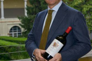 &ldquo;Abbiamo fatto una cosa tanto desiderata, tanto voluta e tanto cercata&rdquo;: cos&igrave; Lamberto Frescobaldi sancisce l&rsquo;arrivo in Chianti Classico della storica famiglia toscana, con i primi vini prodotti nella Tenuta Perano