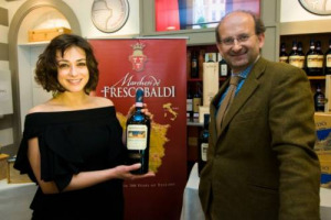 IL BRUNELLO DI MONTALCINO E&rsquo; IL PIU&rsquo; VENDUTO NELLE ENOTECHE. LO DICE UNA RICERCA CONDOTTA DA &ldquo;KLAUS DAVI & CO&rdquo;. FRESCOBALDI FESTEGGIA, NEGLI AEROPORTI, L&rsquo;ANTEPRIMA MONDIALE DELLA VENDEMIA 2006