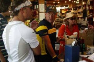 DEI POSSIBILI EFFETTI DEL VINO SULLA SALUTE, &Egrave; STATO PRATICAMENTE DETTO TUTTO ED IL CONTRARIO DI TUTTO. MA ORA VIENE FUORI ANCHE L&rsquo;EFFETTO &ldquo;DOPANTE&rdquo;. LO DICE IL &ldquo;NUTRITION JOURNAL&rdquo;. E ANCHE L&rsquo;EX CAMPIONE SQUALIFICATO PER DOPING LANCE ARMSTRONG