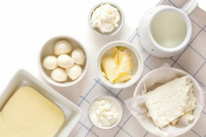 Scade il termine di 180 giorni per lo smaltimento di latte e prodotti lattiero-caseari senza l’indicazione di origine in etichetta. Per Coldiretti e il Ministro delle Politiche Agricole Martina è la fine del falso made in Italy e all’omologazione