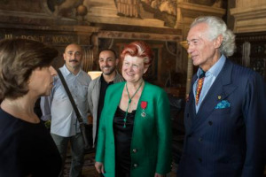 Se la Francia premia la grande cucina italiana: Annie Féolde, alla giuda della tristellata Michelin Enoteca Pinchiorri di Firenze (insieme a Giorgio Pinchiorri), ha ricevuto la Légion d’Honneur, l’onorificenza più alta della Repubblica Francese