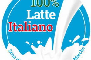 In piene querelle e divisioni sulle quote latte, nasce il marchio per unire la produzione in Italia: è “100% Latte italiano”, lanciato dal Ministero delle Politiche Agricole in vista di Expo, e per informare il consumatore sulla zona di mungitura