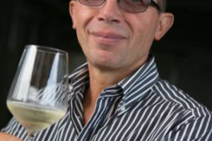 Le regole per l&rsquo;assegnazione delle autorizzazioni per l&rsquo;impianto di nuovi vigneti mostrano pi&ugrave; di una crepa. Le riflessioni di Aldo Lorenzoni, direttore del Consorzio del Soave: &ldquo;classificare le aree e dare priorit&agrave; a chi produce vini di qualit&agrave;&rdquo;