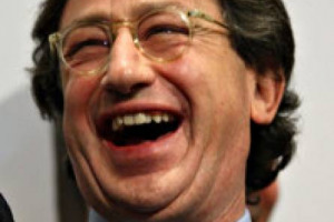 RUMORS: &ldquo;MISTER PHILIP MORRIS&rdquo; STREGATO DA MONTALCINO. LOUIS CAMILLERI, CEO DEL COLOSSO DEL TABACCO AMERICANO, AVREBBE ACQUISTATO IL &ldquo;GIARDINELLO&rdquo;, VILLA & TENUTA NEL &ldquo;CUORE VERDE&rdquo; DEL TERRITORIO DEL BRUNELLO