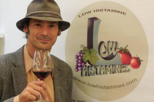 A denominazione, biologico, vegano, senza solfiti e ora anche &ldquo;a prova di mal di testa&rdquo;: ecco &ldquo;Low Histamines&rdquo;, brand che &ldquo;certifica&rdquo; i vini a basso contenuto di istamine, che causano cefalee e altri sintomi. Le prime etichette sono &ldquo;made in Langhe&rdquo;