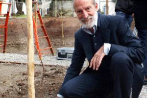 Milano, con Expo, sar&agrave; anche il &ldquo;Paese delle meraviglie&rdquo; legate al wine & food. Tra queste, una delle pi&ugrave; interessanti &egrave; quella della &ldquo;Vigna di Leonardo&rdquo;, rinata grazie a Luca Maroni, Attilio Scienza e Confagricoltura, nella &ldquo;Casa degli Atellani&rdquo;