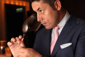 Almeno a Natale, &egrave; bello sognare, anche quando si parla di vini da portare in tavola. A WineNews i suggerimenti del &ldquo;campione del mondo&rdquo; in carica della Worldwide Sommelier Association Luca Martini. Dal Pinot Nero del Mugello al Barolo Monfortino ...