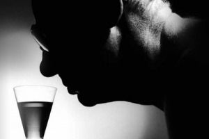 Nel giorno in cui Luigi Veronelli avrebbe compiuto 90 anni, gli chef Lèveillè, Alajmo, Pierangelini, Cerea, Marchesi e Massari e non solo ed alcuni delle più celebri cantine italiane raccolgono 15.000 euro per Aism con una speciale cena di compleanno