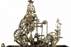 Di cavatappi, anche insoliti, ce ne sono molti. Ma questo li batte tutti: costruito con 300 rottami, del peso di mezza tonnellata, &egrave; enorme. E tra i pi&ugrave; cari al mondo: Christie&rsquo;s lo batter&agrave; in asta con un&rsquo;aggiudicazione stimata di 25.000 sterline