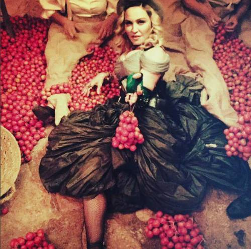 Madonna tra i pomodori di Puglia