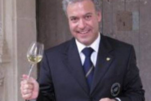 IL LIGURE ANTONELLO MAIETTA A CAPO DEI SOMMELIER ITALIANI (AIS). &ldquo;I SOMMELIER SONO PATRIMONIO DEL MONDO DEL VINO. LE LINEE GUIDA DEVONO INCENTRARSI SULLA FIGURA DEL SOMMELIER, CHE DEVE ESSERE PI&Ugrave; INCISIVA NEL COMUNICARE LE PRODUZIONI DI QUALIT&Agrave;&rdquo;