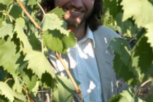 A lezione di sostenibilit&agrave; nel vino con la &ldquo;Wine School of Sustainability&rdquo;, ultima idea della cantina Salcheto di Michele Manelli, con l&rsquo;Universit&agrave; di Siena ed il Santa Chiara Lab, finanziata (anche) con il crowdfunding. A settembre il primo Master