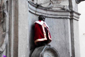 I vini di Bruxelles hanno un nuovo testimonial, che definire d&rsquo;eccezione &egrave; riduttivo: il simbolo di Bruxelles, la celebre statua del Manneken Pis, si veste da membro del Grand Conseil du Vin de Bordeaux per celebrare &ldquo;Eat ! Brussels drink ! Bordeaux&rdquo;