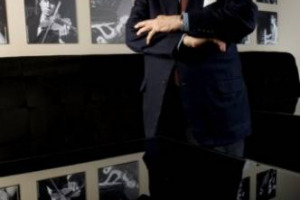 Dopo averla a lungo criticata, Gualtiero Marchesi torna in tv con “Il pranzo della Domenica”, da febbraio in onda alle ore 10 su “Canale 5”. Ma in veste di “maestro”, e per riaffermare che la professione di cuoco è soprattutto studio e sacrificio