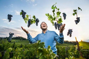 Alla Arnaldo Caprai, la cantina artefice della rinascita e del rilancio internazionale del Sagrantino di Montefalco, e al colosso americano del vino E. & J. Gallo Winery, la pi&ugrave; grande realt&agrave; enoica mondiale, il &ldquo;Premio Internazionale Vinitaly&rdquo;