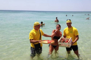 Estate 2014 - “Sos frutta” by Coldiretti: in spiaggia da “agritrainer” a “fruit designer”, dalla Riviera Romagnola al Litorale Campano. Nasce il primo agribeach d’Italia, con l’orto in riva al mare, in Salento (Puglia)
