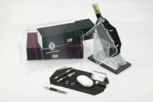 NASCE WINELINE, LA PRIMA LINEA DI ACCESSORI PER L&rsquo;UFFICIO ISPIRATA AL VINO: ORIGINALE OPERAZIONE DI CO-MARKETING TRA LA MAISON FRIULANA RUSSIZ DI ROBERTO FELLUGA E LA VITTORIO MARTINI 1866, AZIENDA LEADER DEGLI STRUMENTI DA DISEGNO