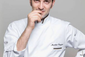 Lo chef tristellato Martino Ruggieri convince la giuria di super chef, capeggiati da Enrico Crippa, e si aggiudica la selezione italiana di Bocuse d’Or, in scena ad Alba: adesso ha otto mesi per allenarsi per la selezione europea (a giugno, a Torino)