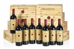La verticale di Masseto (2005-2012) lotto top dell&rsquo;asta Bolaffi di scena ieri a Torino (17.500 euro), davanti a 12 bottiglie di Ch&acirc;teau Mouton Rothschild 2000 e alle 12 di Barolo Bussia di Monforte Riserva speciale etichetta rossa 1978 Bruno Giacosa