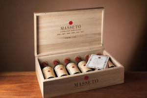 La veneranda casa d&rsquo;aste Christie&rsquo;s compie due secoli e mezzo, e per renderle omaggio Masseto, alfiere dell&rsquo;Italia enoica nel mondo dei fine wines, crea una &ldquo;Library Release&rdquo; che raccoglie le sue annate rare. In cento soli esemplari