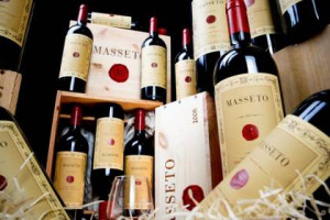 CRESCE LA SETE DI VINO ITALIANO TRA I COLLEZIONISTI ASIATICI: LO TESTIMONIA L&rsquo;ASTA &ldquo;THE ITALIAN SALE&rdquo; ANDATA IN SCENA AD HONG KONG BY GELARDINI & ROMANI, CHE HA REGISTRATO IL SOLD OUT. STAR DELLA SERATA IL MASSETO, CHE SI CONFERMA IL TOP NELLE ASTE