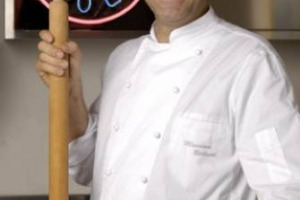 Prima un cuoco tentava fortuna all’estero oggi chef già superstellati vi cercano consacrazione. Nel 2014 dall’Italia sono ben tre, Bottura, Alajmo e Scabin, a sbarcare oltreconfine. Vizzari: “Svolta”. Morelli: “Grande considerazione da chi ci ospita”