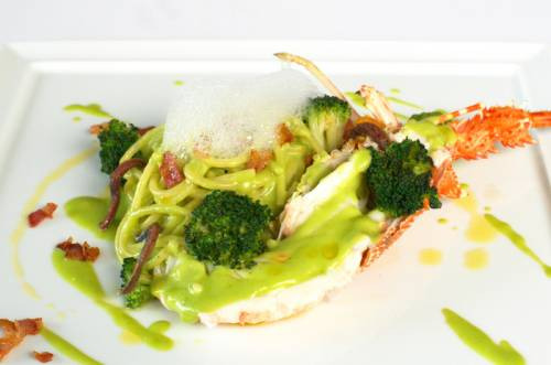 Come primo piatto Chicco Cerea propone  linguina con crema di broccoletti, spuma di pecorino e astice