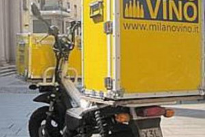 SE TU NON VAI ALL&rsquo;ENOTECA, L&rsquo;ENOTECA VIENE DA TE. ECCO L&rsquo;IDEA DI &ldquo;MILANOVINO&rdquo;, WINE-STORE MILANESE, CHE VA AL DI L&Agrave; DELLA SEMPLICE VENDITA ON-LINE: CONSEGNE A DOMICILIO CON LO SCOOTER PER RIDURRE I TEMPI. ED I COSTI ALLA CLIENTELA